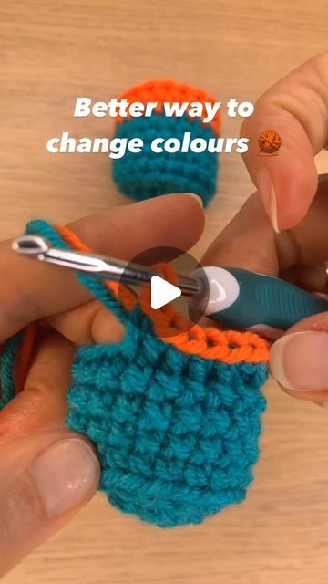 Switching Yarn Colors Crochet, Crochet Change Colors Seamlessly, Crochet Tips And Techniques, Changing Colors In Crochet In The Round, Change Color Crochet, Changing Yarn Colors Crochet, Changing Colors In Crochet, Crochet Hacks Tips And Tricks, How To Change Colors In Crochet