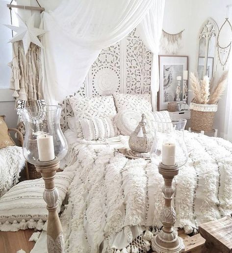 Boho Luxe Bedroom, 1930s House Interior, Boho Chic Interior Design, Bohemian Bedroom Design, Rustic Bedroom Design, Luxe Bedroom, Tumblr Rooms, Bohemian Bedroom, Boho Luxe