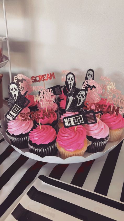 Scream Themed Cupcakes, Slasher Theme Birthday Party, Scream Themed Party Ideas, Pink Ghostface Birthday, Scream Cupcakes Ideas, Ghostface Cake Aesthetic, Scream Themed Birthday Invitations, Scream Birthday Party Girl, Ghostface Food