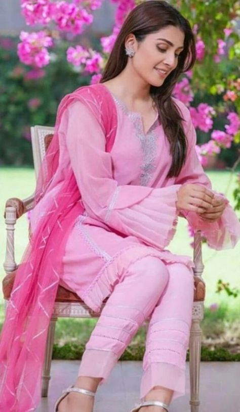 Ayeza Khan Pics, Indian Heels, Ayeza Khan Dresses, Ayeza Khan Wedding, Pakistani Frocks, Pakistani Kurti, Pakistani Party Wear Dresses, Pakistani Women Dresses, Look Rose