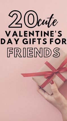 Discover the cutest Valentine's Day gift ideas for your friends to get them on this special occasion. Celebrate your bestie and friendship with a small gifts - perfect for Galentine's Day or if your are looking for Valentine's Day gift ideas for friends! What To Make Your Best Friend For Valentines Day, Small Valentines Gifts For Friends, Friendship Valentines Gifts, Secret Pal Valentines Day Gifts, Galentines Gifts Idea Cheap, Things To Make Your Friends For Valentines Day, What To Get Your Friends For Valentines, Happy Galentines Best Friend Gift, Neighbor Valentine Gifts