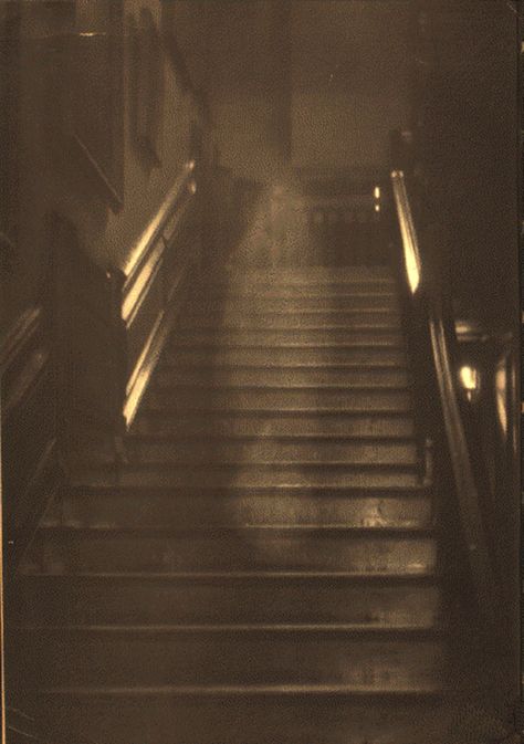 The 10 Most Famous Ghost Pictures Ever Taken and The History Behind Them Paranormal Pictures, Ghost Sightings, Real Ghost, Spirit Ghost, Ghost Hunter, Ghost Images, Creepy Photos, Real Ghosts, The Boogeyman