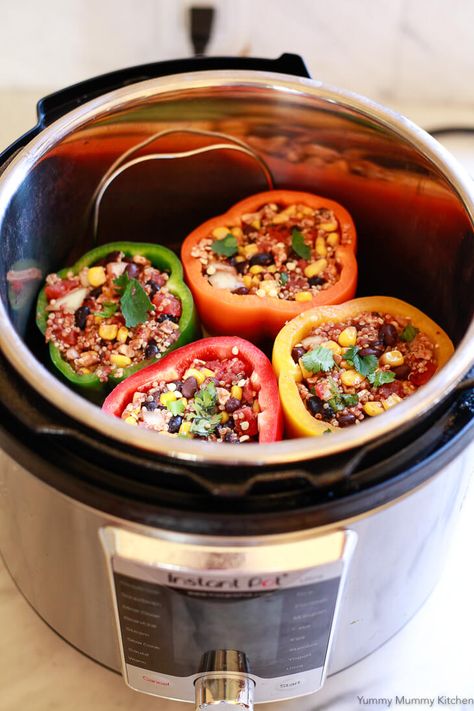 Vegetarian Stuffed Bell Peppers, Black Beans Instant Pot, Stuffed Peppers With Quinoa, Quinoa And Black Beans, Beans Instant Pot, Instant Pot Vegetarian, Instant Pot Vegan, Vegan Stuffed Peppers, Vegetarian Stuffed Peppers