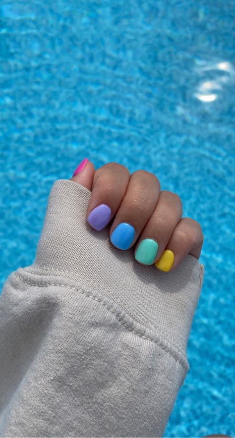 Multicolored Nails Pastel, Multi Coloured Nails Summer, Multiple Color Nails Summer, Summer Mismatched Nails, Multicolored Nails Summer, Multi Shade Nails, Spring Vacation Nails, Multi Colored Nails, Multicoloured Nails