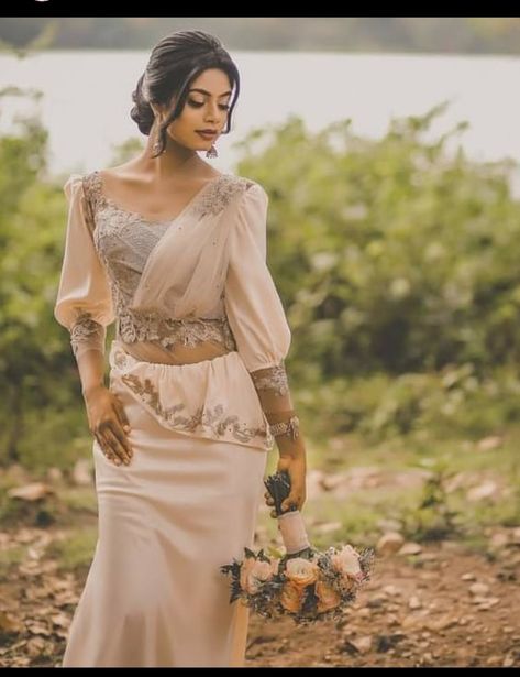 Sri Lankan Bride, Srilankan Wedding, Engagement Saree, Wedding Sari, Saree Look, South Asian, Weeding, Asian Fashion, Sri Lanka