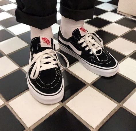 Aesthetic Sneakers Men, Vans Shoes Aesthetic, Vans Streetwear, Onitsuka Tiger Mens, Casual Sneakers For Men, Vans Aesthetic, Vans Sk8 Low, Sk8 Low, Vans Old School