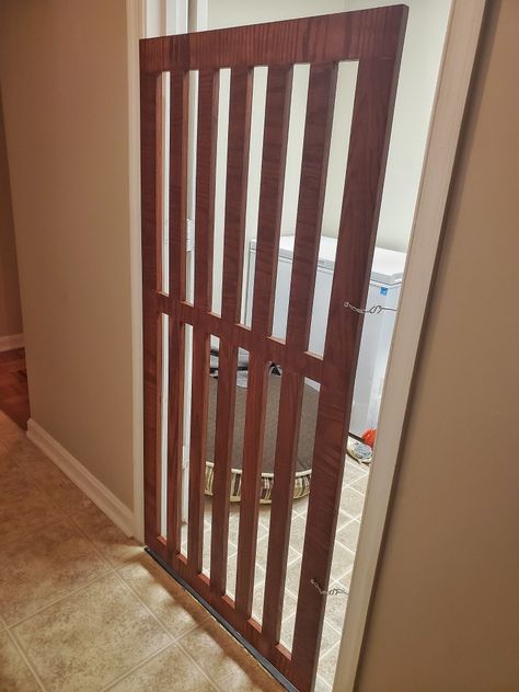 Tall Pet Gate Diy, Diy Tall Dog Gate, Diy Indoor Gate, Tall Dog Gates Indoor Diy, Cat Gates Indoor, Pet Gate Diy, Diy Cat Gate, Diy Wood Gate, Stair Gate Diy