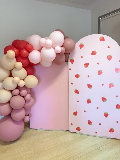 Berry First Birthday Party, London Birthday, Excited Baby, First Birthday Party Decor, Surprise Baby Shower, Birthday Room Decorations, Berry First Birthday, Strawberry Birthday, Baptism Decorations