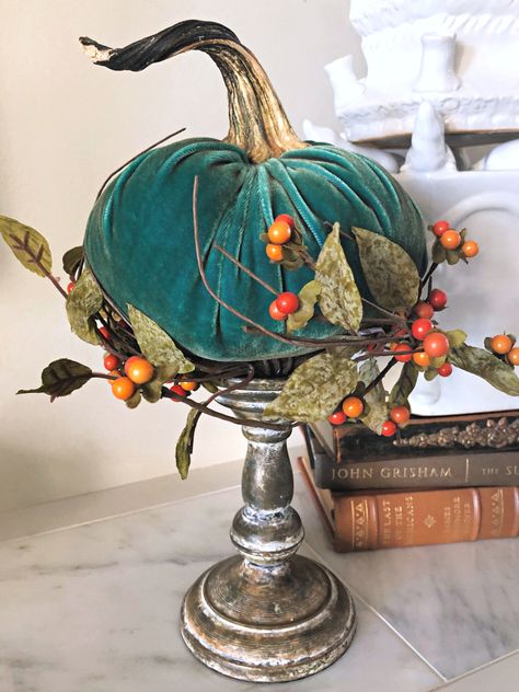 Jb Pumkin Decoration, Pumpkin Tutorial, Retired Life, Fall Pumpkin Crafts, Fall Arrangements, Fall Thanksgiving Decor, Fall Deco, Autumn Decorating, Velvet Pumpkins