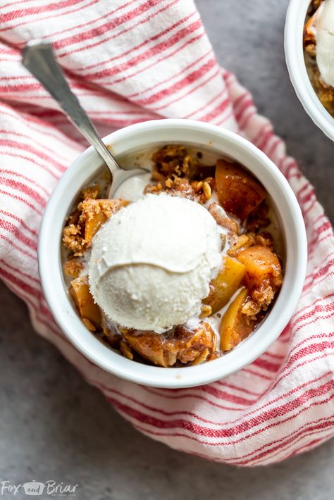 Easy Apple Crisp Recipe - Fox and Briar Apple Crisp Recipe Easy, Old Fashioned Apple Crisp, Best Apple Desserts, Homemade Apple Crisp, Best Apple Crisp Recipe, Easy Apple Crisp, Crisp Topping, Best Apple Crisp, Easy Apple Crisp Recipe