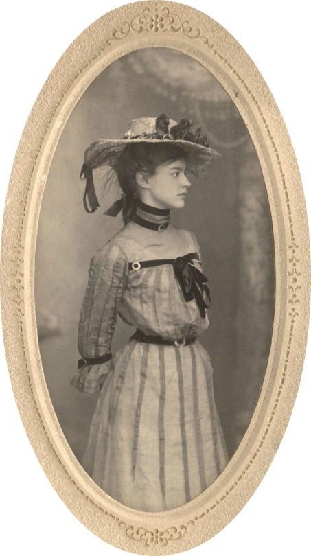 Springfield Ohio, 1900s Fashion, Old Photography, Old Fashion, Edwardian Era, Edwardian Fashion, Vintage Portraits, Historical Costume, Historical Dresses