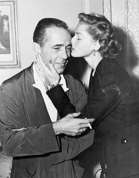 Romantic Vintage Photos of Bogart & Bacall in the 1940s ~ Vintage Everyday Joan Plowright, Bogie And Bacall, Bogart And Bacall, Hollywood Couples, Hollywood Cinema, Classic Movie Stars, Lauren Bacall, Humphrey Bogart, Famous Couples