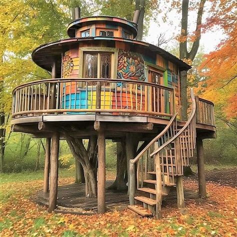 She Shed Ideas Woman Cave, Pallet Tree Houses, Modern Cottages, Livable Sheds, Treehouse Living, Outdoor Yard Ideas, Luxury Tree Houses, Beautiful Tree Houses, Tree House Plans