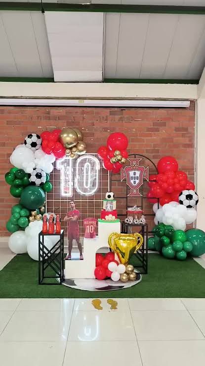 Ronaldo Party Ideas, Soccer Christmas Party, Cr7 Birthday Party Ideas, Ronaldo Birthday Party Ideas, Soccer Team Party, Ronaldo Birthday, Soccer Party Decorations, Football Theme Birthday, Soccer Birthday Parties