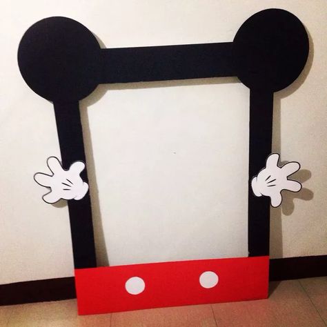 Mickey photo frame Mickey Mouse Photo Booth, Mickey Mouse Frame, Γενέθλια Mickey Mouse, Mickey Mouse Crafts, Fiesta Mickey Mouse, Mickey Mouse Photos, Mickey Mouse Clubhouse Birthday Party, Mickey Theme, Mickey Mouse Clubhouse Party