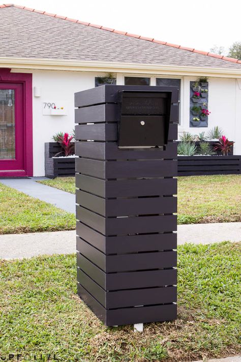 The Weekender Episode 5: Curb Appeal Makeover - East Coast Creative Blog Mailbox Ideas Curb Appeal, Mailboxes Ideas, Mailbox Landscape, Palm Springs Style Home, Yard Structures, Mailbox Designs, Mailbox Decorations, Post Mailbox, Old Mailbox