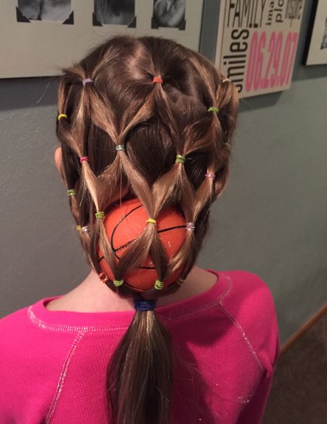 Crazy Hair Day. Basketball Net.                                                                                                                                                                                 More Net Hairstyle, Crazy Hair For Kids, Basketball Hairstyles, Carnaval Costume, Wacky Hair Days, Basketball Net, Crazy Hair Day, Wacky Hair, Crazy Hair Day At School