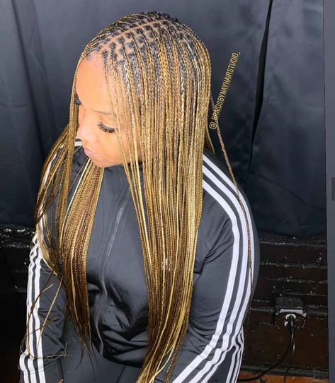 Colored Box Braids, Knotless Box Braids, Braiding Styles, Colored Braids, Blonde Braids, Micro Braids, Short Braids, Box Braids Styling, Braids With Beads