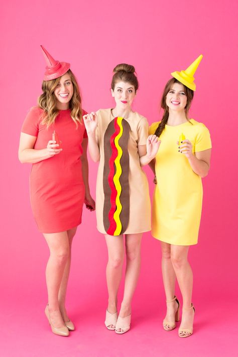 Dozens of DIY Halloween costumes ideas perfect for three people, from food themes to pop culture and throwback inspired ones! Three Person Costumes, Food Halloween Costumes, Diy Fantasia, 3 People Costumes, Hotdog Costume, Trio Costumes, Best Friend Halloween Costumes, Trio Halloween Costumes, Food Costumes