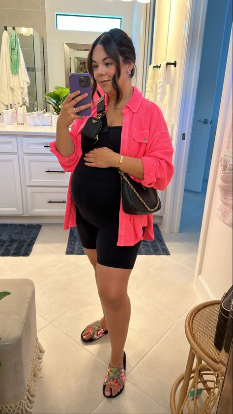 Fair Outfit Ideas Maternity, Simple Pregnant Outfits, Pregnant Outfits Casual Summer, Pregnant Soccer Mom Outfits, Pregnant Fair Outfit, Maternity Fair Outfit, Fashion Pregnant Outfits Summer, Everyday Maternity Outfits Summer, Simple Summer Maternity Outfits