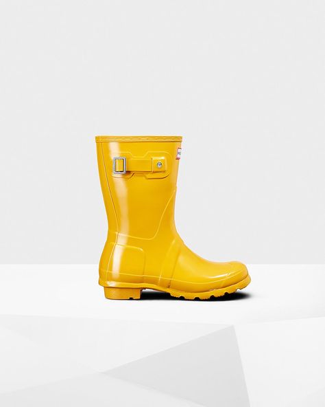 Yellow Hunter Boots, Hunter Boots Socks, Short Rain Boots, Boots Store, Female Shorts, Wellington Boot, Womens Rain Boots, Yellow Short, Hunter Rain Boots