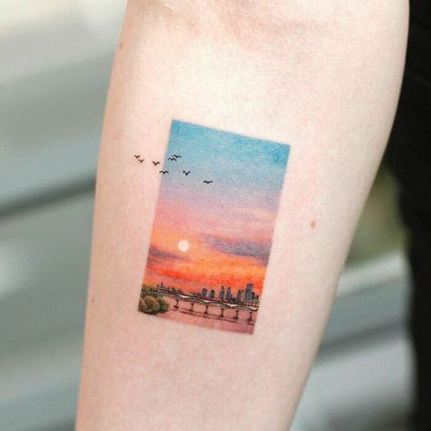 Sunset Sky Tattoo, Abstract Sunset Tattoo, Sunset Tattoo, Sky Tattoos, Tatuagem Masculina Pequena, Sunset Tattoos, Circle Tattoos, Handpoke Tattoo, Landscape Tattoo