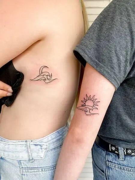 Best Friend Sun Moon And Wave Tattoos Matching Best Friend Tattoos Sun And Moon, Matching Wave Tattoos For Best Friends, Sun Moon And Waves Tattoo, Best Friend Tattoos Waves, Tato Set Couple, Best Friend Sun Moon Tattoo, Sun And Moon Wave Tattoo Matching, Sun Fire Tattoo, Best Friend Wave Tattoos