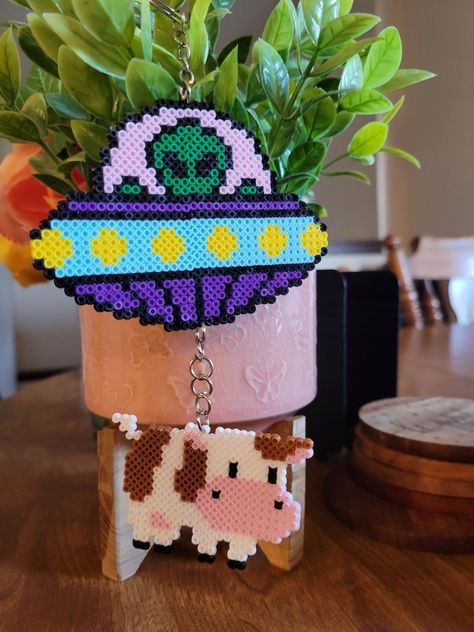 Tarot Perler Beads, Perler Bead Dream Catcher Pattern, Alien Perler Beads, Festival Trinkets, Alien Perler, Cute Perler Bead Patterns, Perler Bead Magnets, Perler Bead Keychain, Hamma Beads Ideas