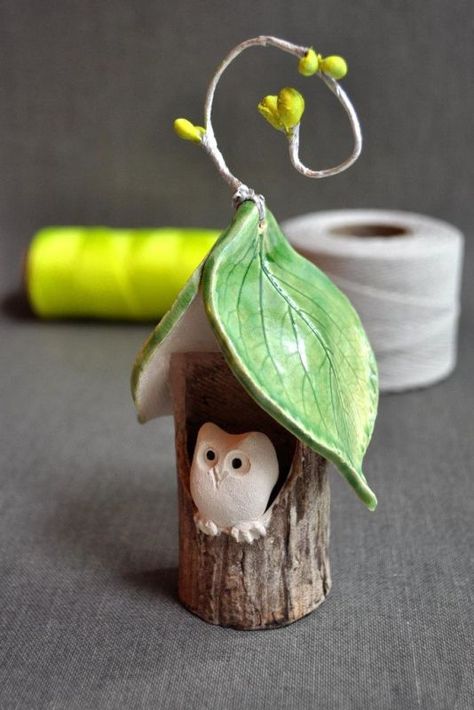 25 Owl Christmas Ornaments You Will Love - MagMent Owl House Christmas, Pottery Owl, Neon Christmas, Clay Owl, Clay Fairy House, Clay Fairies, Tanah Liat, Hee Hee, Christmas Owls