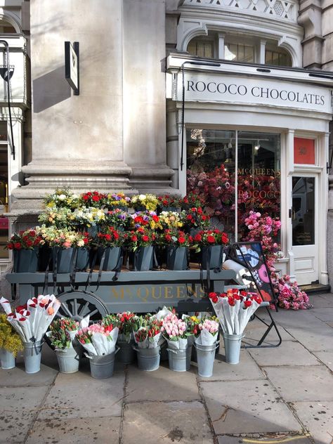 London Flower Shops: Where To Shop The Perfect Bouquet Flower Shop In Paris, Karina Moodboard, Flower Shop In London, Flower Market New York, Nyc Flower Market, London Flower Market, Nyc Coffee, Breaking The Rules, Flower Shops