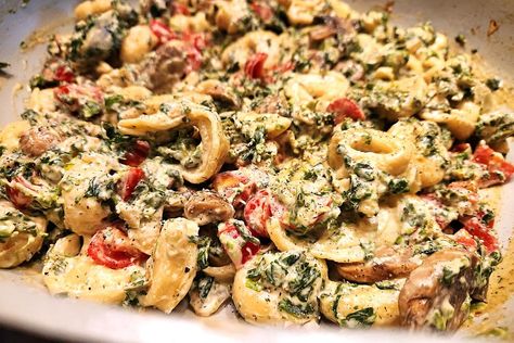 Creamy Tortellini Primavera Recipe Courtesy of The Recipe Club (20 Minutes) Tortellini Primavera, Primavera Recipe, Creamy Tortellini, Pasta Primavera Recipe, Tortellini Recipes, Goat Cheese Recipes, Pasta Pot, Pasta Primavera, Cheese Tortellini