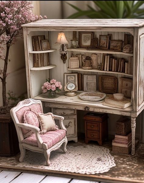 Miniature Classroom, Dollhouse Furniture Tutorials, Dollhouse Library, Miniature Display, Diy Doll Miniatures, Mini Doll House, Doll House Crafts, Dollhouse Miniatures Diy, Miniature Rooms