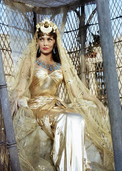 Gina Lollobrigida in ‘Solomon and Sheba’ (1959). Solomon And Sheba, Queen Of Sheba, Yul Brynner, Gina Lollobrigida, Italian Actress, Actrices Hollywood, Va Va Voom, Movie Costumes, Sophia Loren