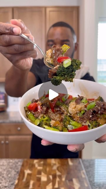 Sriracha Rice, Pepper Steak And Rice, Daven Gates, Steak Stirfry Recipes, Chinese Beef And Broccoli, Beef Broccoli Stir Fry, Food Substitutes, Cooking Soul Food, Food Substitutions Healthy