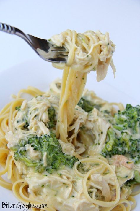 Crock Pot Chicken & Broccoli - Chicken and broccoli is combined in a creamy and cheesy sauce, perfect for topping noodles or rice! Chicken Recipes With Broccoli, Chicken Brocolli Alfredo, Recipes With Broccoli, Brown Rice Cooking, Crockpot Chicken And Noodles, Crockpot Pasta, Cooking Whole Chicken, Broccoli Alfredo, Broccoli Chicken