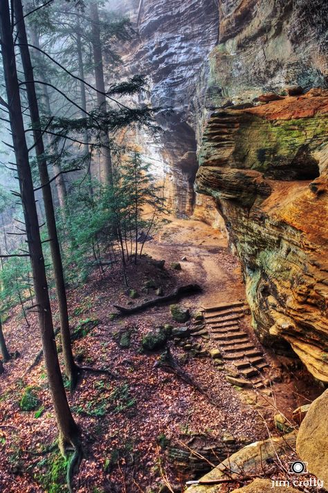 Ohio Hiking, Hiking Path, Hocking Hills Ohio, Visiting Niagara Falls, Hocking Hills State Park, Ohio Travel, Hocking Hills, Travel Inspiration Destinations, Cave In