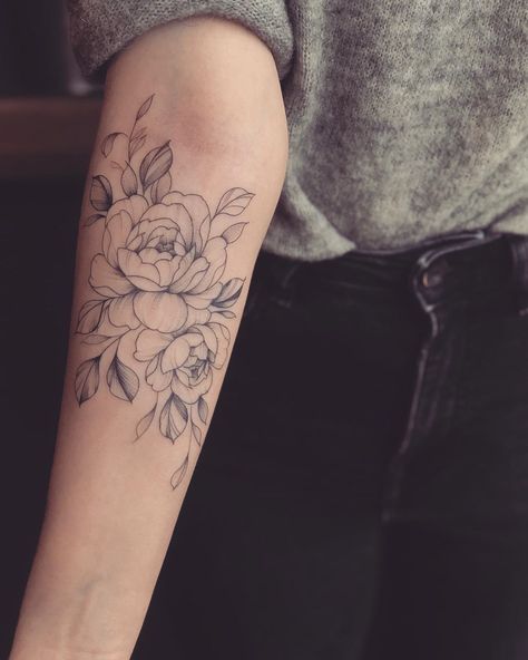 Black Flowers Tattoo, Henne Tattoo, Flower Tattoo Arm, Floral Tattoo Design, Flower Tattoo Designs, Tattoo Designs For Women, Trendy Tattoos, Forearm Tattoos, Tattoo Fonts