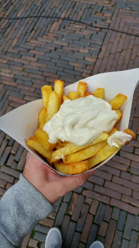 [I ate] Vlaamse fries with Belgian mayo. Belgian Culture, Belgian Fries, Recipe Example, Packaged Food, Food Images, Cinnamon Buns, Western Europe, Chef Recipes, Special Recipes