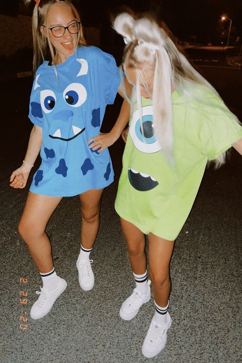 Cute Mike And Sully Costumes, Hollween Costumes Easy Diy, Diy Mike And Sully Shirts, Cute Mike Wazowski Costume, Mike Sully And Boo Costumes Diy, Simple Comfy Halloween Costumes, Mike Wazowski And Sully Costume Bff, Sully Shirt Diy, 2people Halloween Costumes