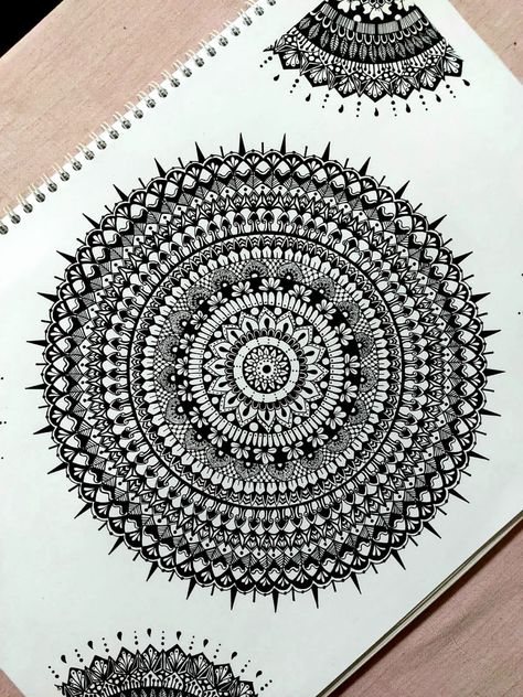 Full Circle Mandala Art, Big Mandala Drawing, Mandala Drawing Ideas Creative Beautiful, Full Page Mandala Art, Mandala Art Circle, Mandala Circle Design, Circle Mandala Design, Mandala Drawing Easy, Circle Mandala Art