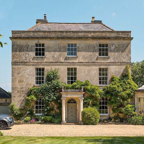 Georgian Country House, British Homes, Interior Landscape, English Manor Houses, Traditional Baths, Georgian Architecture, English Manor, London Property, Rural Retreats