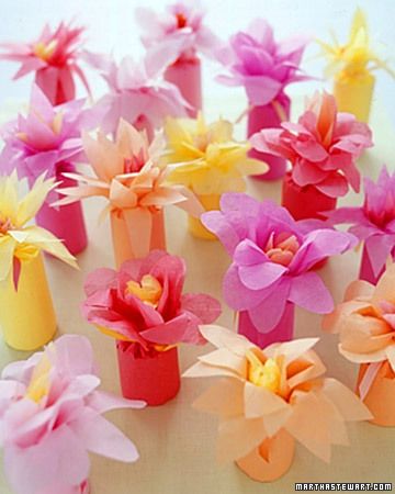 Tissue Paper Flowers-Wrapped Favors Handmade Party Favors, Diy Flores, Open Flower, Candy Party Favors, How To Wrap Flowers, How To Make Paper, Shower Favors, Baby Shower Favors, Diy Flowers