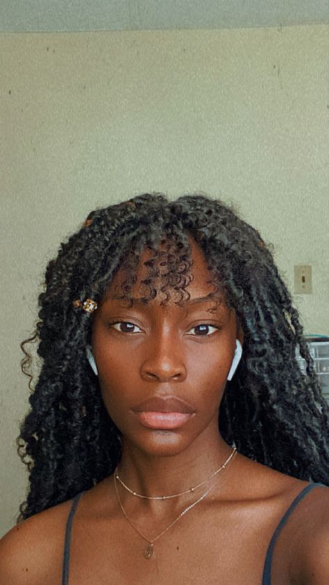 Goddess Braids With Bangs, Butterfly Locs Black, Locs With Bangs, Braids With Bangs, Black Scene Hair, Hippie Braids, Twa Hairstyles, Short Box Braids Hairstyles, Butterfly Locs