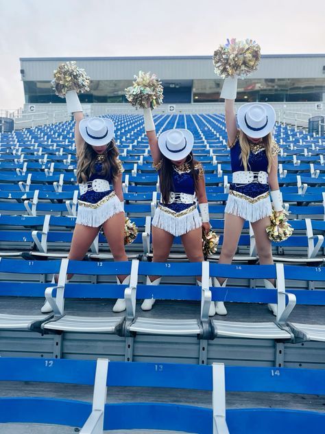 Drill Team Pictures Poses, Drill Team Aesthetic, Team Picture Poses, Drill Team Pictures, Dallas Cheerleaders, Drill Team, Hilarious Photos, Team Pictures, Dance Team