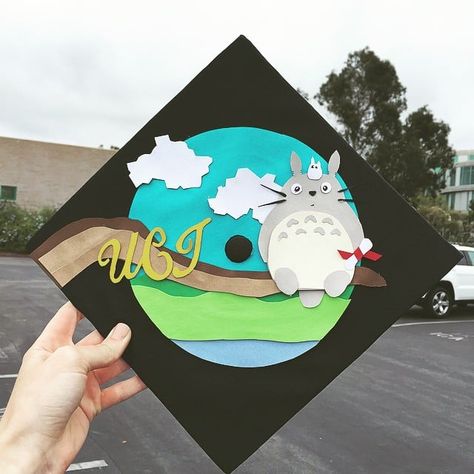 Studio Ghibli Graduation Caps Graduation Cap Ideas, High School Graduation Cap, College Graduation Cap Decoration, Grad Hat, Grad Cap Designs, Diy Graduation Cap, Graduation Cap Designs, Cap Ideas, Howl's Moving Castle