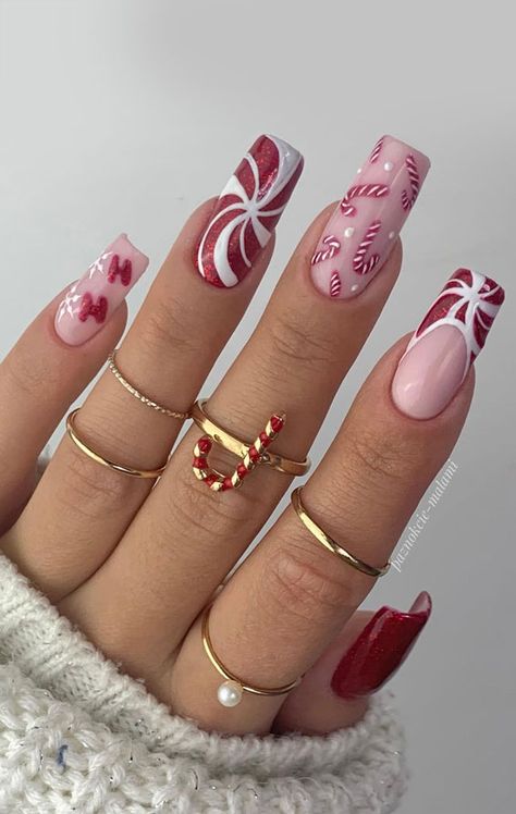 Fancy Christmas Nail Designs, Fancy Christmas Nails, Christmas Candy Nails, Christmas Nails 2022, Blue Christmas Nails, Candy Nails, Witch Nails, Holiday Nails Christmas, Candy Cane Nails