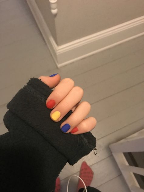 Primary Color French Tip Nails, Nails Painted Different Colors, Simple Two Color Nails, Three Colour Nails, Primary Color Hair, Different Color Each Nail, Primary Colors Nails, Three Color Nail Combinations, Short Multicolor Nails