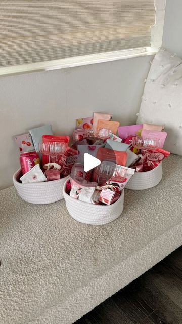 Maxie Huez | Lifestyle, Fashion & Beauty | on Instagram: "Valentines gift inspo 💕🎀 comment valentine if you want me to send you the link to anything 🍒 #valentinesdaydiy #vdaybasket #valentinesbasket #galentines #galentinesdaygift galentines day, galentines gift, galentines day gift ideas, gift basket ideas, valentines gift basket, galentines gift basket, gift basket ideas, asmr gift, asmr gift wrapping, asmr gift baskets, amazon finds, amazon must haves, amazon gift ideas" Valentines Gift Basket, Amazon Gift Ideas, Valentine Gift Baskets, Galentines Gifts, Amazon Must Haves, Galentines Day, Gift Inspo, Basket Gift, Red Gift