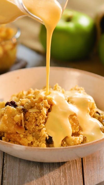 Homemade Custard Recipe, Apple Crumble Recipe, Homemade Custard, Custard Tart, Custard Recipes, Low Carb Dessert, Crumble Recipe, Fruit Filling, Apple Crumble