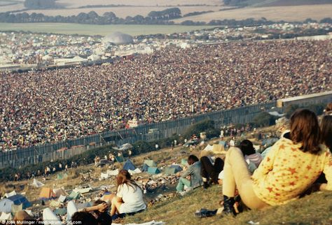 Nostalgic Photos, Uk Festivals, Woodstock Music, Isle Of Wight Festival, The Doors Jim Morrison, Woodstock 1969, Nostalgic Pictures, Glastonbury Festival, Stone Roses